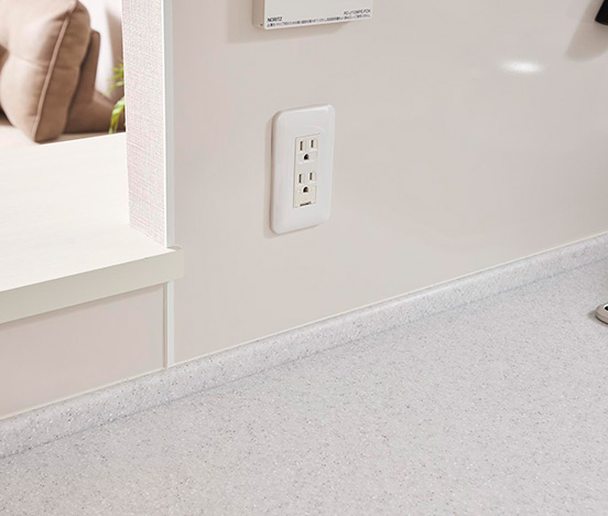 あると色々便利なカウンター上コンセント