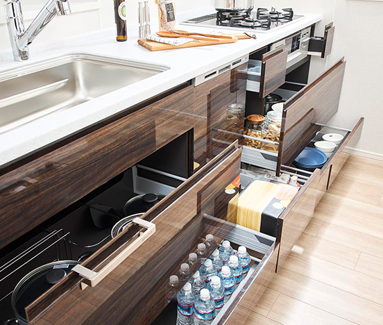 無駄なく空間を活用引き出し式巾木収納