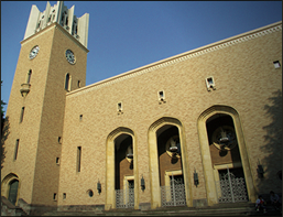 早稲田大学