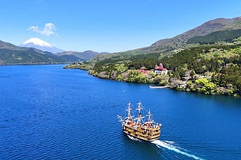 箱根 芦ノ湖と海賊船