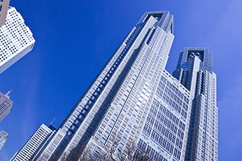 新宿駅周辺の街並み