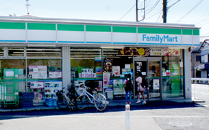 ファミリーマート 小浦横浜富岡東店（約230m）