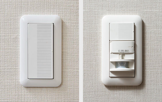 ワイドスイッチ＆人感センサー付き玄関照明スイッチ