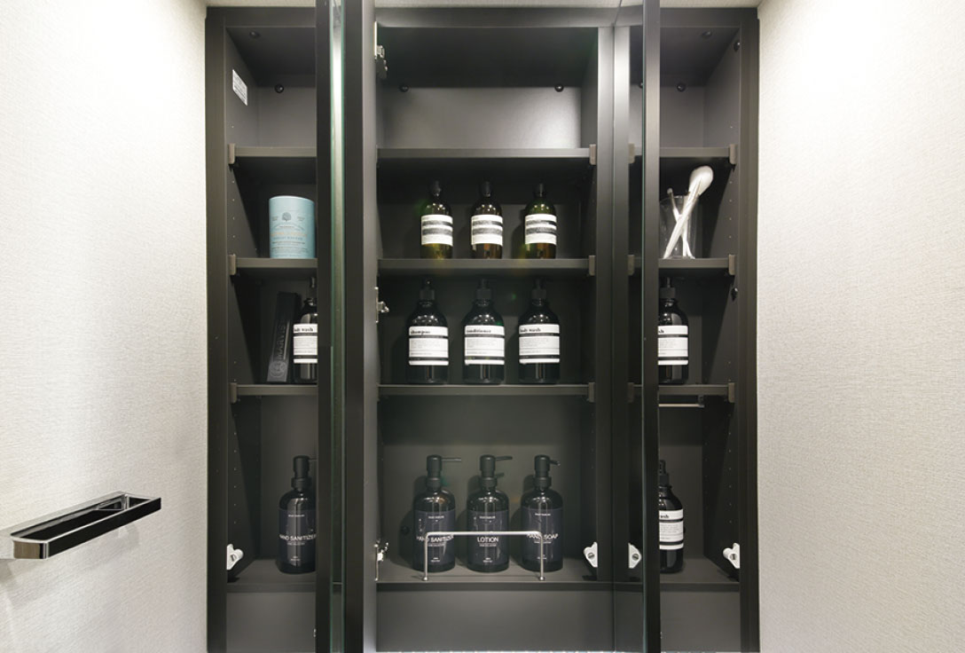 三面鏡キャビネット