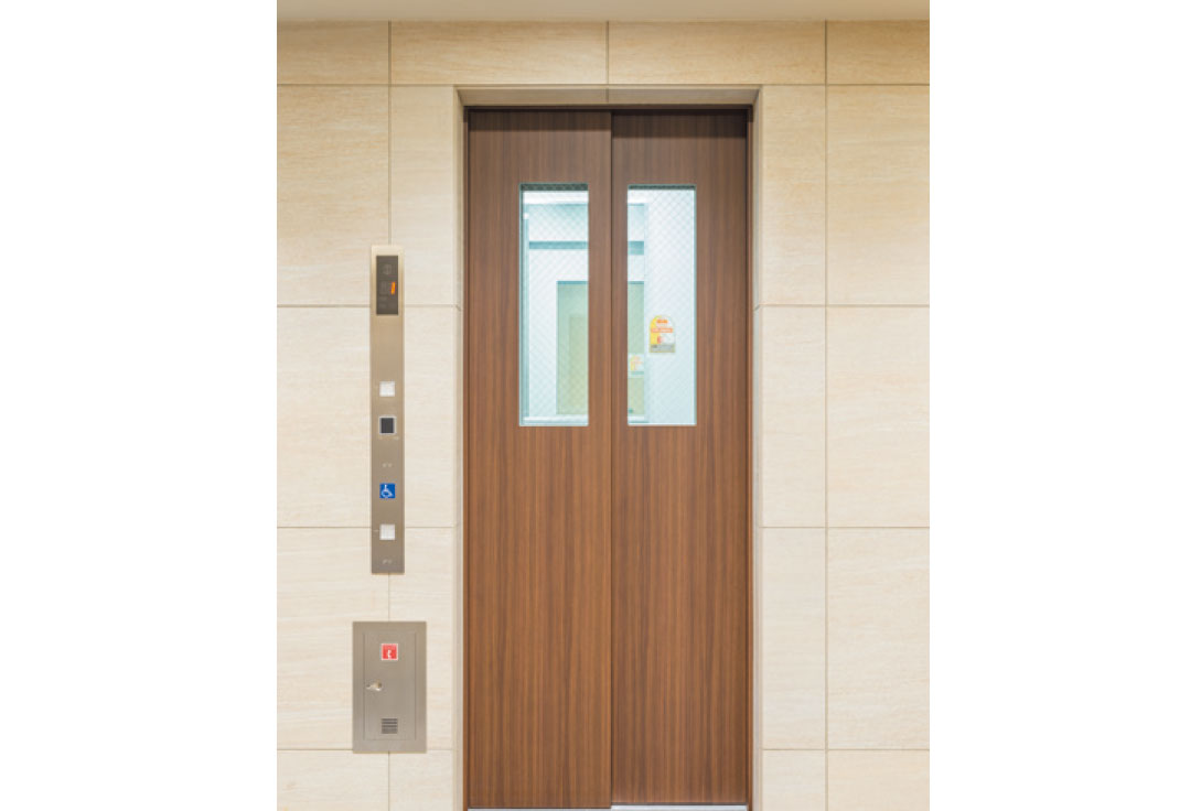 防犯窓付きエレベーター